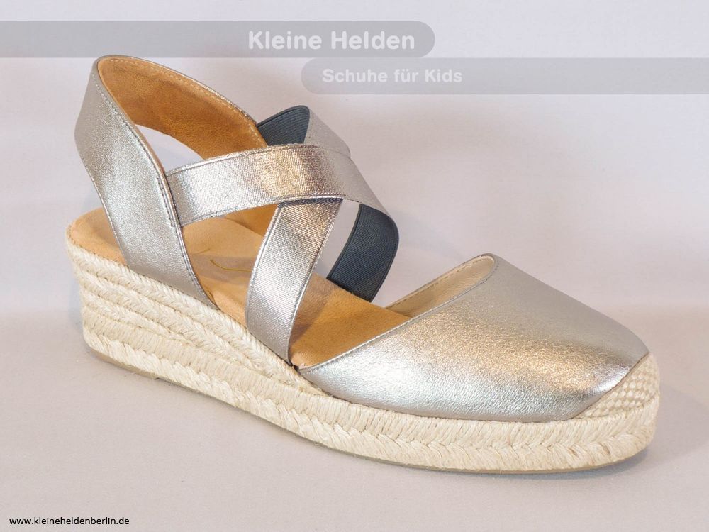 Stoffelijk overschot Anekdote moeilijk tevreden te krijgen Kinderschuh unisa Cele, Espadrilles mit Gummizug in silber Stoffelijk overschot Anekdote moeilijk tevreden te krijgen Kinderschuh unisa Cele, Espadrilles mit Gummizug in silber